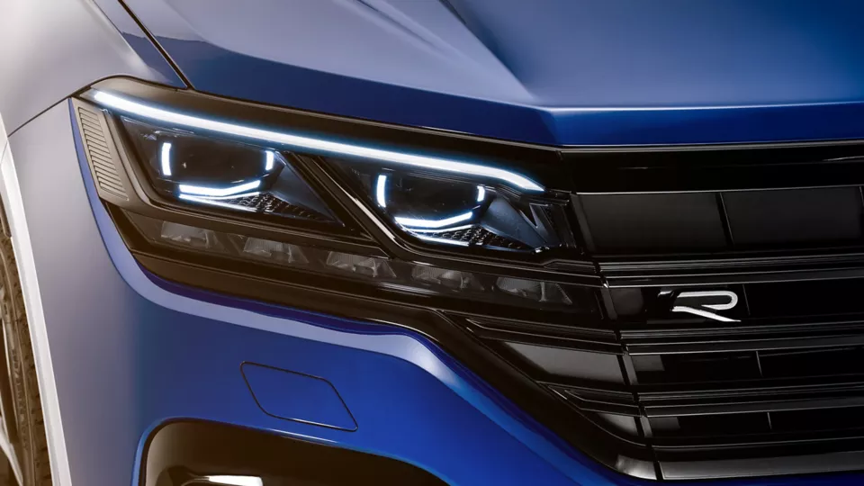 close up of vw touareg r headlights