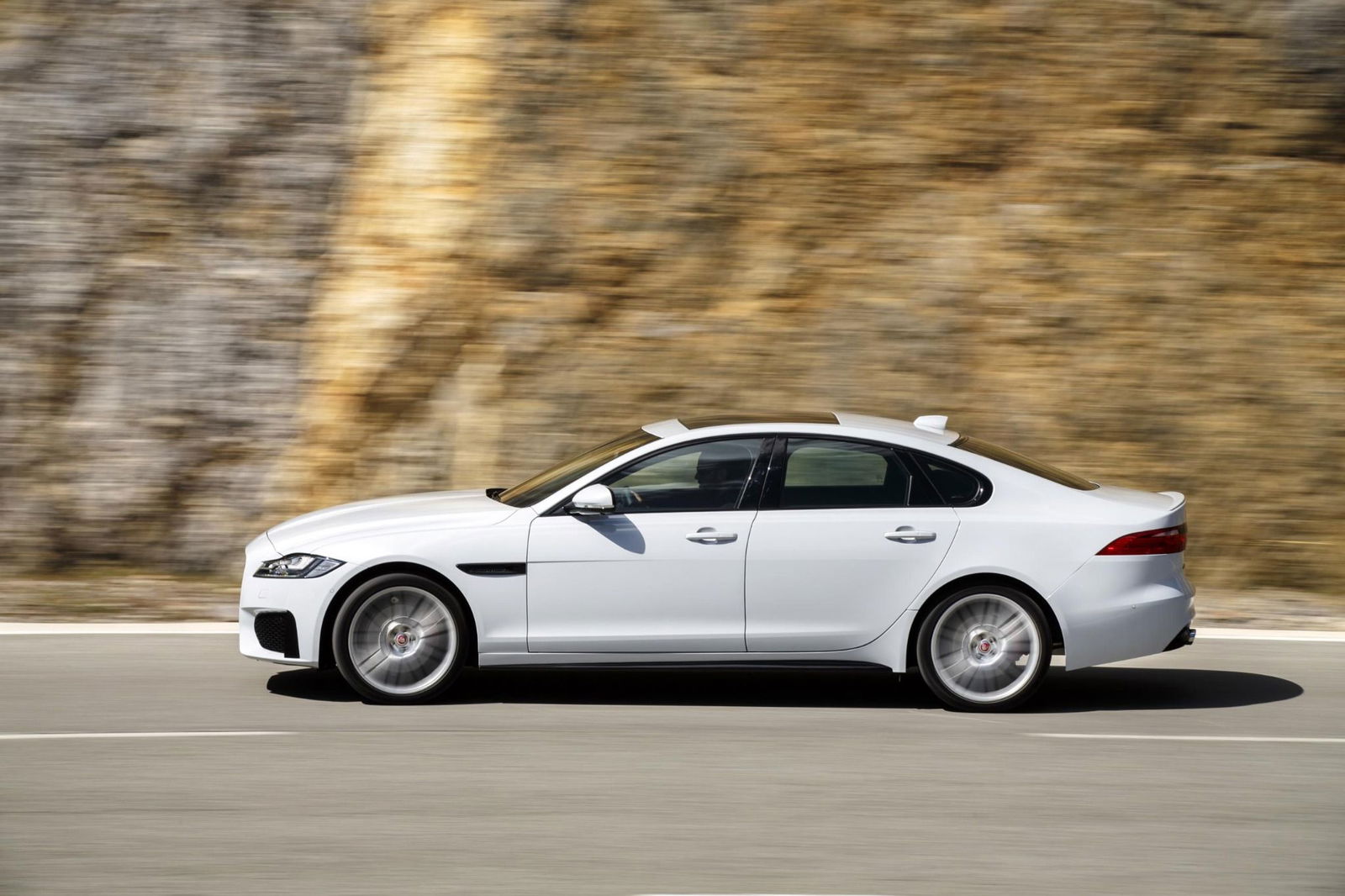 JAG XF driving side on