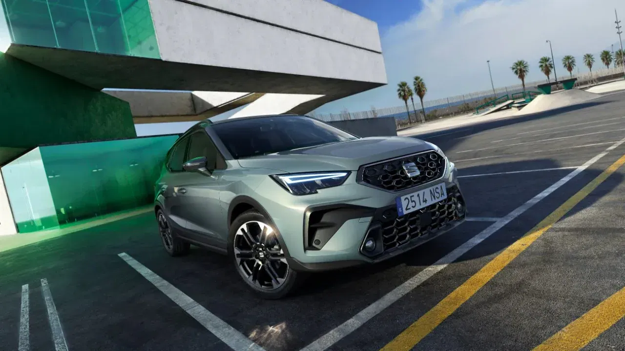 Grey SEAT Arona parked