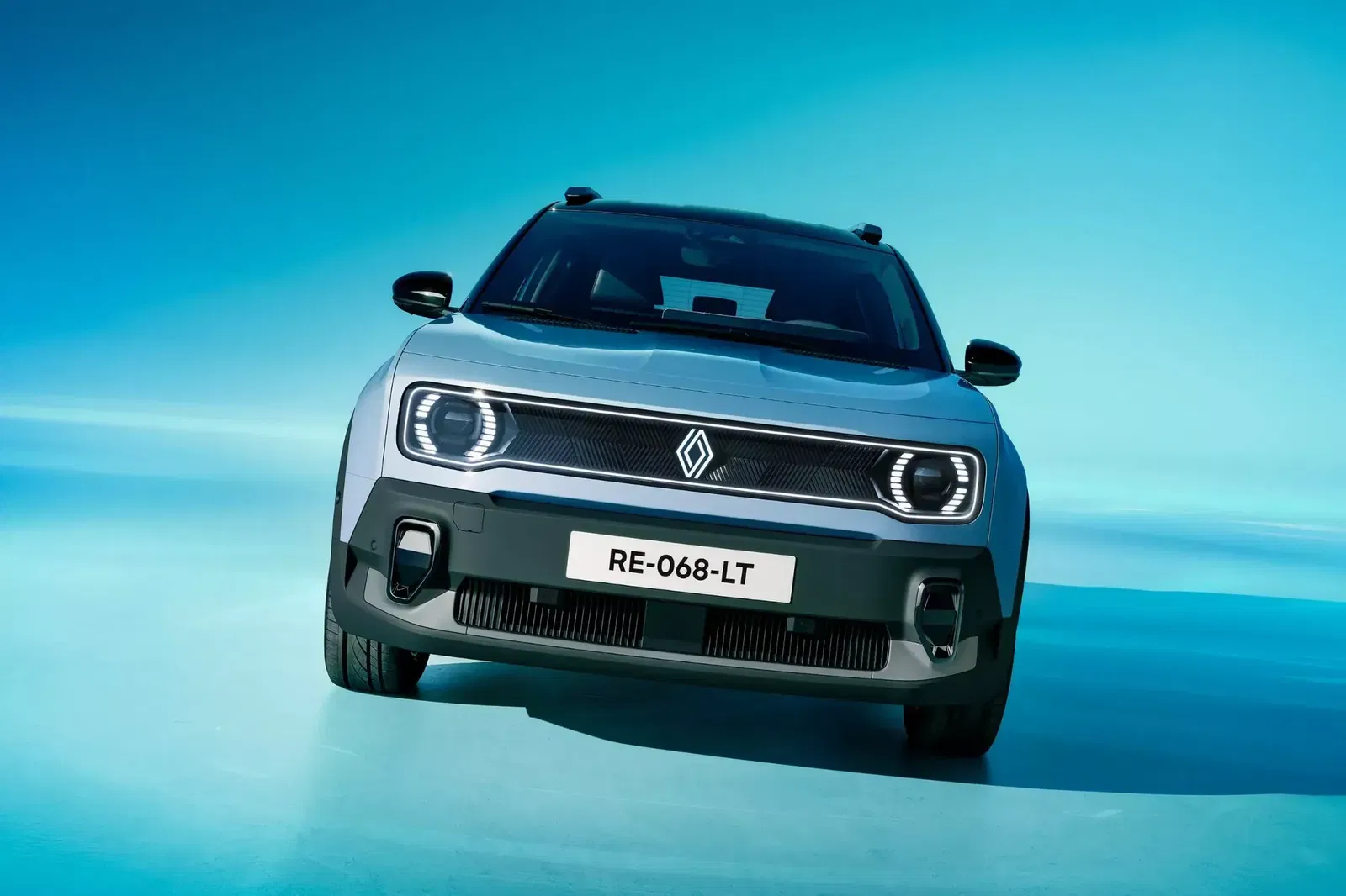 Front of Renault 4 E-Tech Parked Up