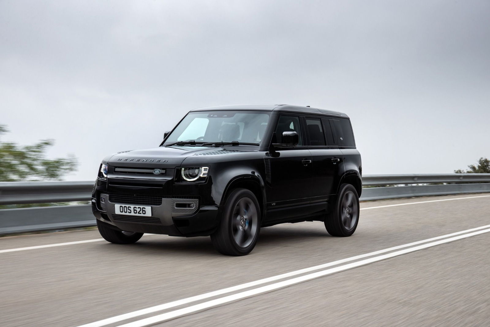Photo for the post: What you need to know about Land Rover’s new bulletproof Defender